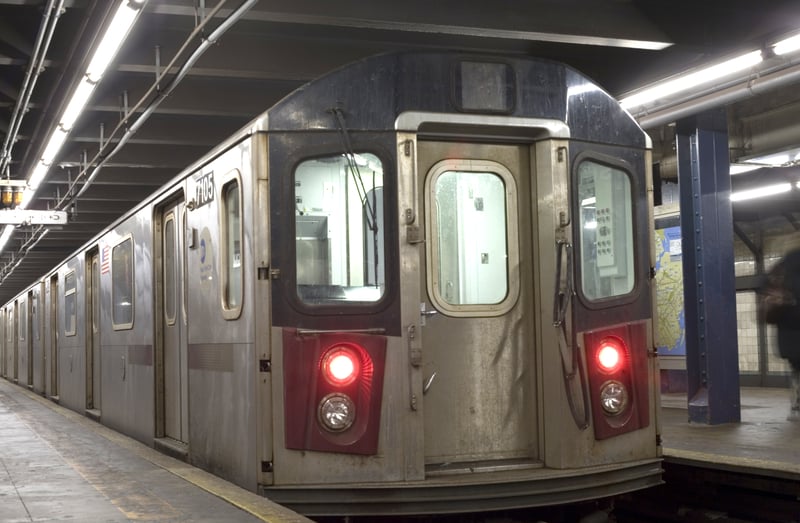 Early morning gunpoint robbery reported at Morris Park subway station