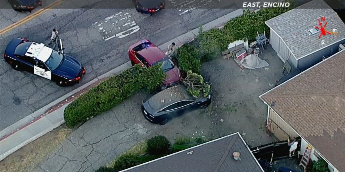 DUI Suspect Crashes near Homes after High-Speed Chase through San Fernando Valley